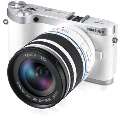SLR NX1000 - Bianco + Samsung Obiettivo Samsung 18-55 mm f/3.5-5.6 OIS III + Obiettivo Samsung 50-200 mm f/4-5.6 ED OIS II f/3.5-5.6 + f/4-5.6