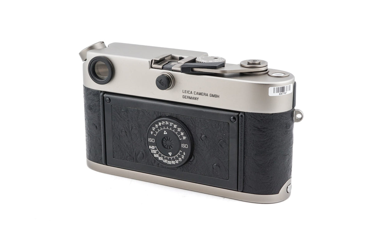 Leica M6 (Titanio, 10412) + 35mm f1.4 Summilux-M (Tipo II) (Titanio, 11860)