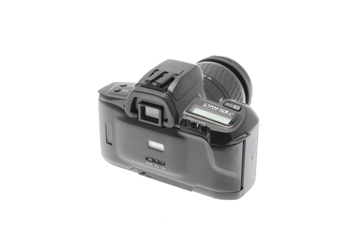 Minolta Dynax 303Si Data + 28-80mm f3.5-5.6 Zoom AF