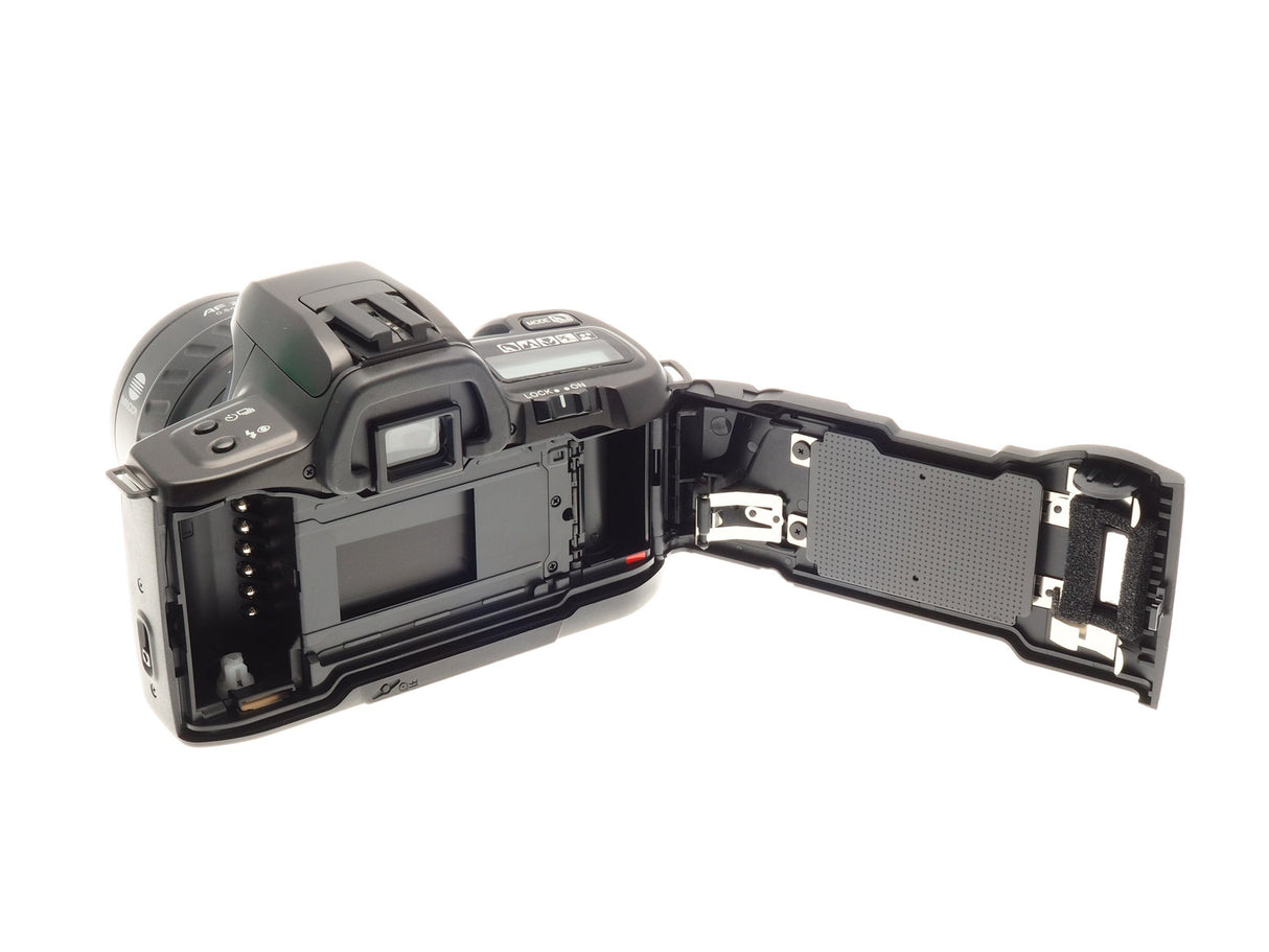 Minolta Dynax 303Si Data + 35-70mm f3.5-4.5 AF