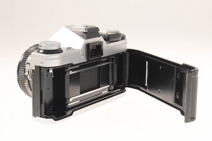 Canon AE-1 + 50 mm f1.8 SC