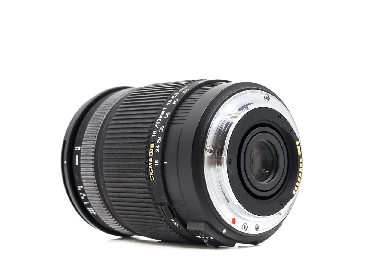 Sigma 18-250mm f/3.5-6.3 DC OS HSM - Canon EF-S Fit