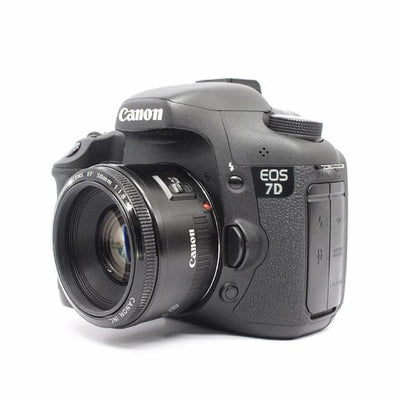 Reflex EOS 7D - Black + Canon EF 50mm f/1.8 II f/1.8 