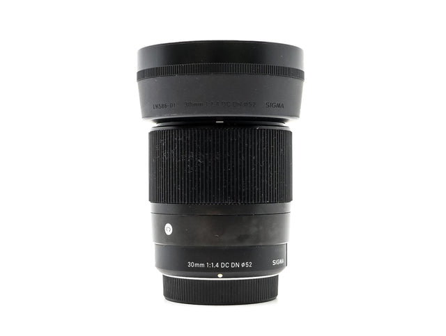Sigma 30mm f/1.4 DC DN Contemporary - Micro Four Thirds Fit - segunda mano - excelente estado - foto principal - SKU 3767114 