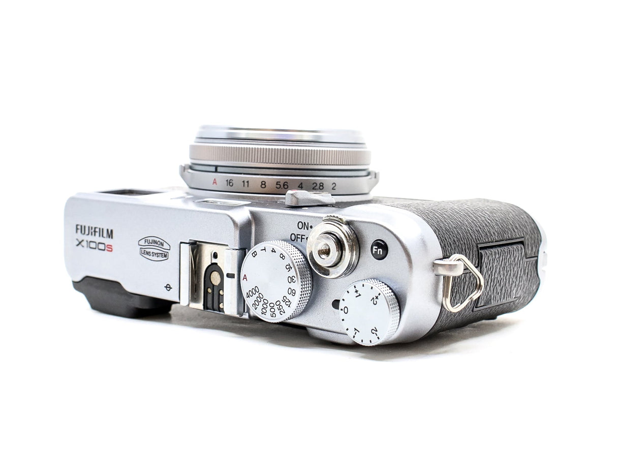 Fujifilm X100s - segunda mano - excelente estado - detalle 3 de 4 - SKU 3714634 - Camera Market