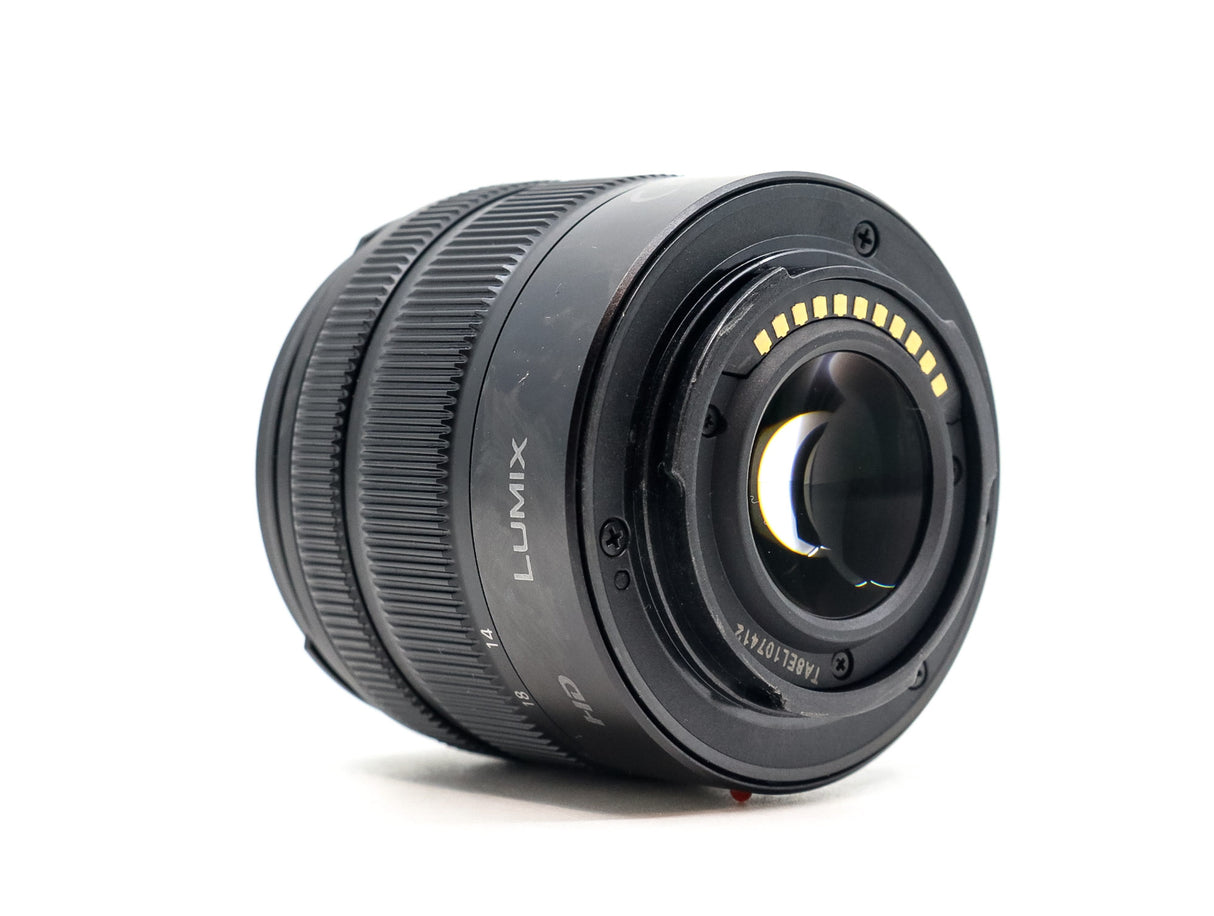 Panasonic Lumix G Vario 14-42mm f/3.5-5.6 ASPH Mega O.I.S.