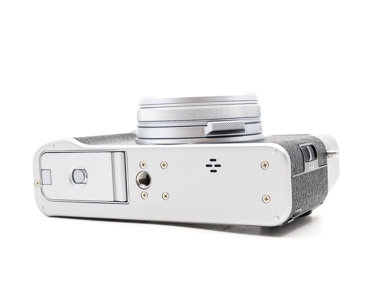 Fujifilm X100V - segunda mano - excelente estado - detalle 2 de 4 - SKU 3714275 - Camera Market