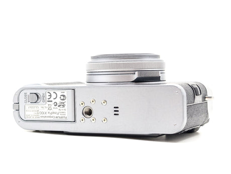 Fujifilm X100 - segunda mano - excelente estado - detalle 4 de 4 - SKU 3794769 - Camera Market