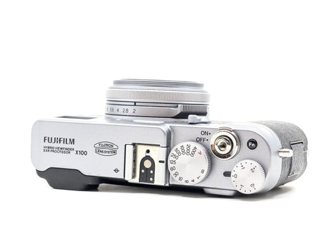 Fujifilm X100 - segunda mano - excelente estado - detalle 2 de 4 - SKU 3788273 - Camera Market