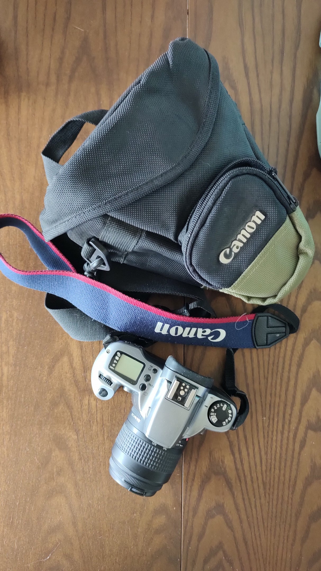 CanonRebel GIIc01b5778-4e5f-49e8-b122-cf266ab0f63e