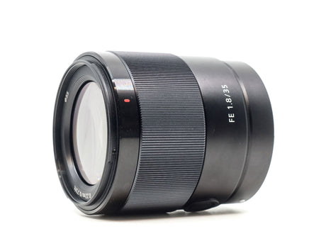Sony FE 35 mm f/1.8