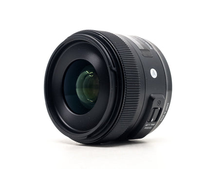 Sigma 30mm f/1.4 DC HSM ART - Nikon Fit - segunda mano - excelente estado - detalle 2 de 3 - SKU 3772299 - Camera Market