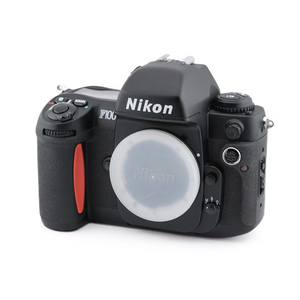 Nikon F100 (solo corpo)