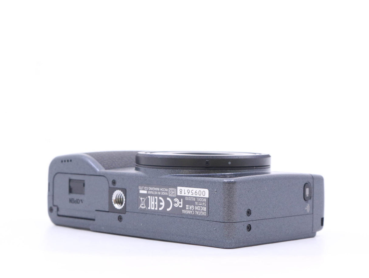 Ricoh GR III - segunda mano - excelente estado - detalle 2 de 4 - SKU 3717847 - Camera Market