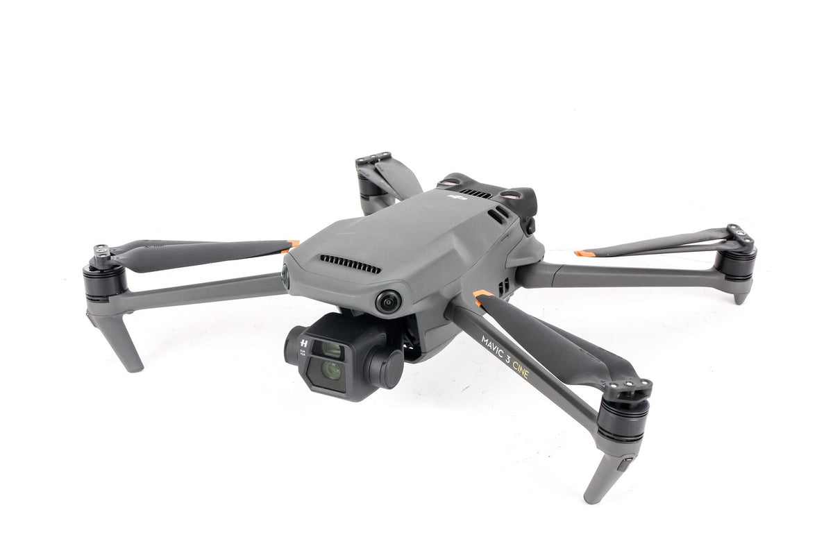 DJI Mavic 3 Cine Premium Combo with RC Pro Controller · immagine principale