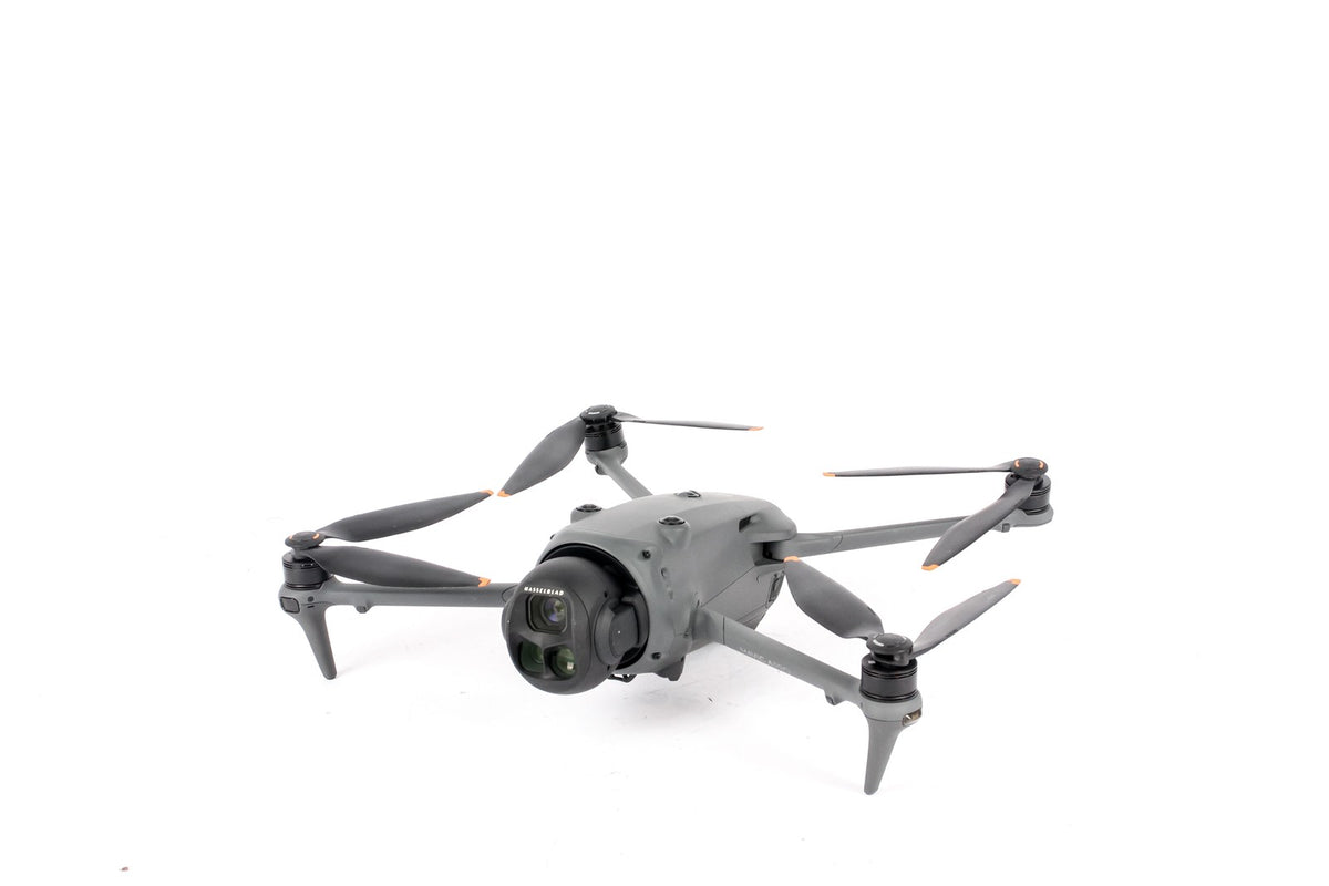 DJI Mavic 4 Pro Flymore Combo with RC 2 Controller · immagine principale