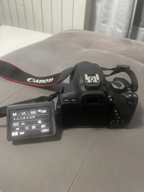 Cannon Rebel T4i2215e764-c950-4068-82f8-b2a88cee2b42