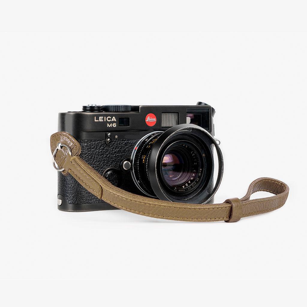 Roma #203 - Olive Green Leather camera strap · immagine principale