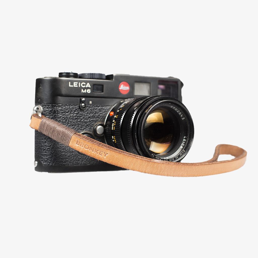 Tokyo #206 - Tanned & Brown leather camera strap · immagine principale