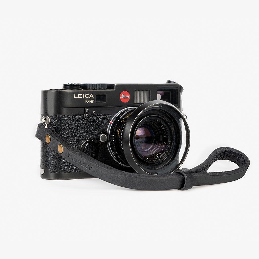 Berlin #201 - Black Leather camera strap · immagine principale
