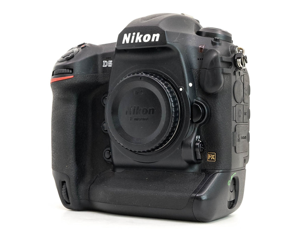 Nikon D5 (Dual CF) · immagine principale