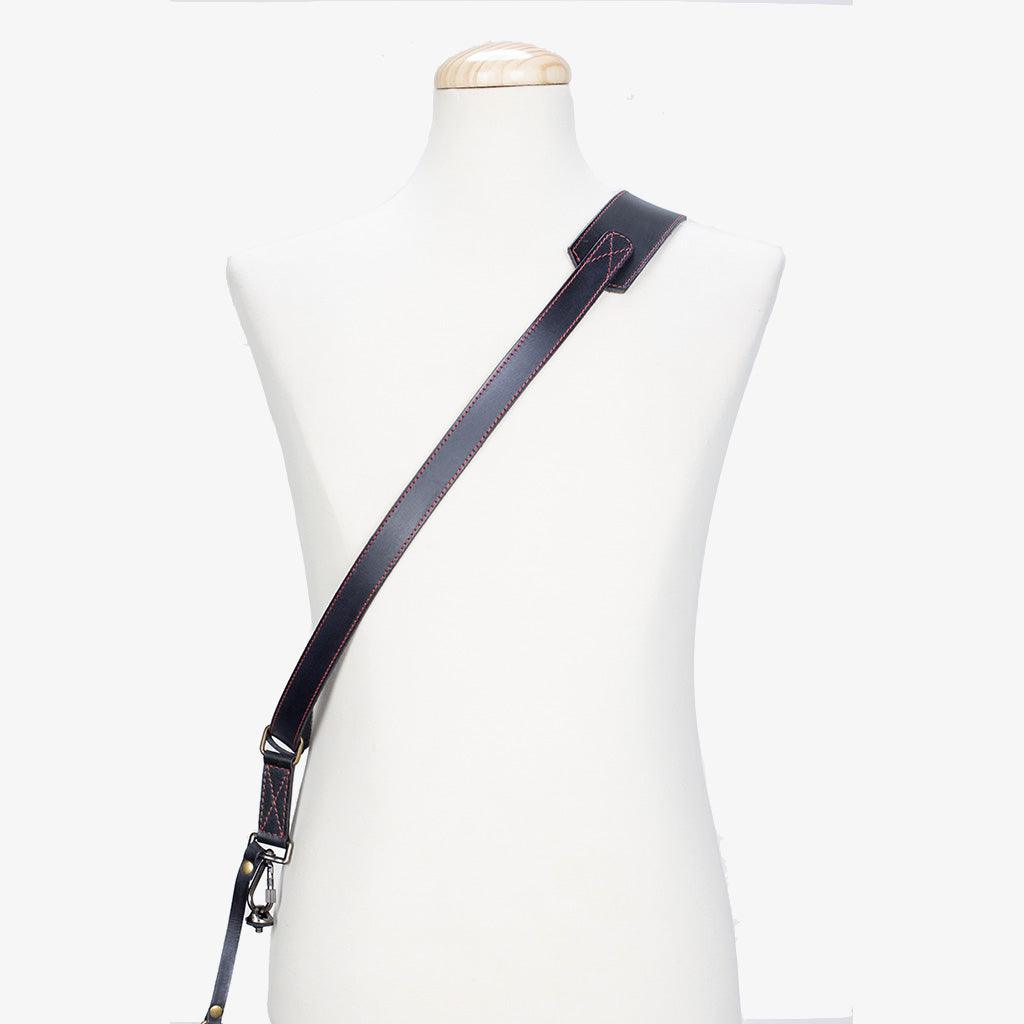 Tokyo #601 - Black & Red sling leather camera strap · immagine principale
