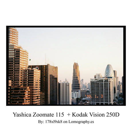 Yashica Zoomate 115 (Versione Kyocera Premium)