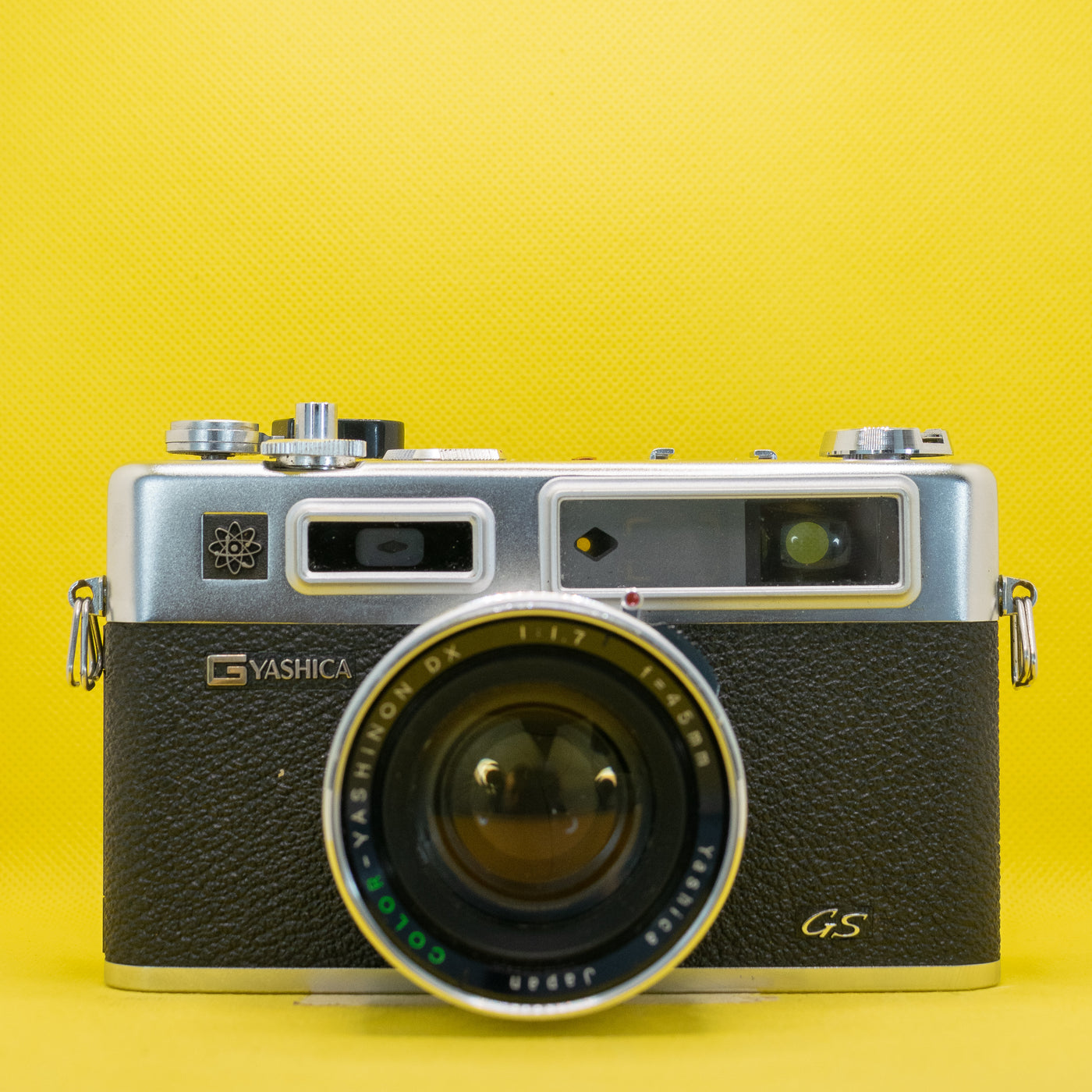 Yashica Electro 35 GS con Yashinon DX F 1.7 · main image