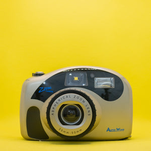 Fotocamera con zoom automatico del vento - Fotocamera vintage analogica da 35 mm